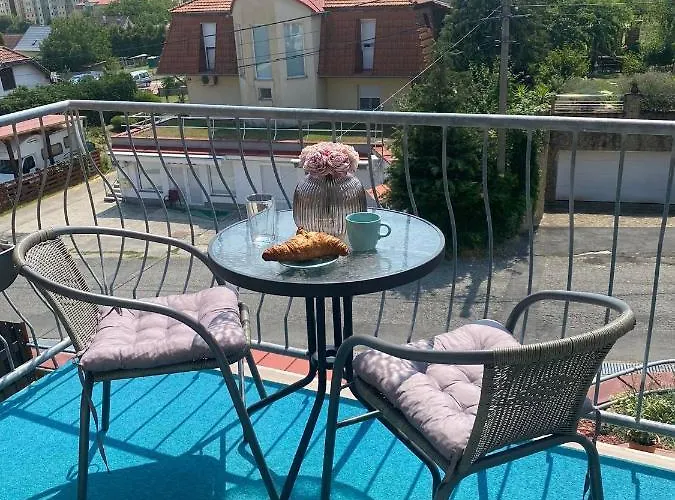 Chestnut Hill- * Залакарош